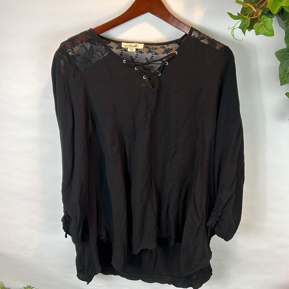 Simply Noelle Black Blouse